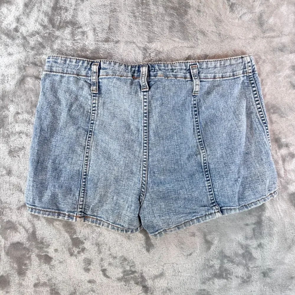 WILD FABLE Women Size 8 Super High Rise Jean Shorts Denim Light Wash Seamed